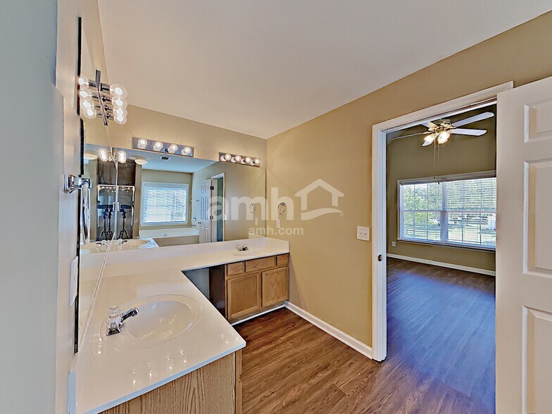 Building Photo - 1111 Bob White Ln