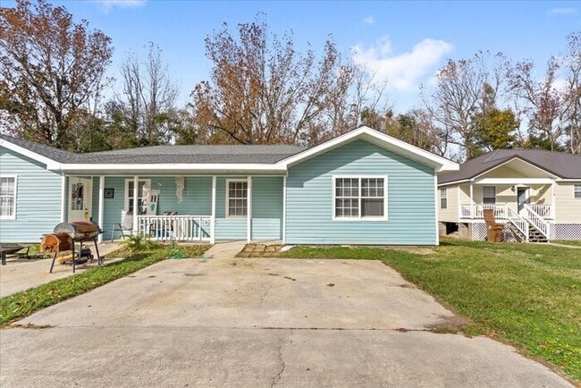 Primary Photo - 20017 Sunshine Dr