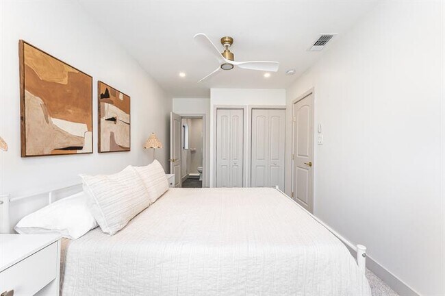 Building Photo - 1604 NE 16th Ave