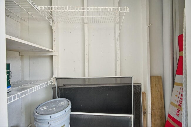 Building Photo - 110 Shore Ct