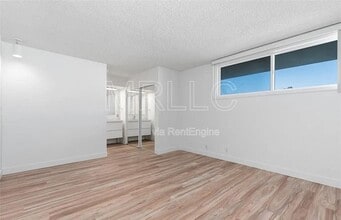 Building Photo - 420 Monterey Ln