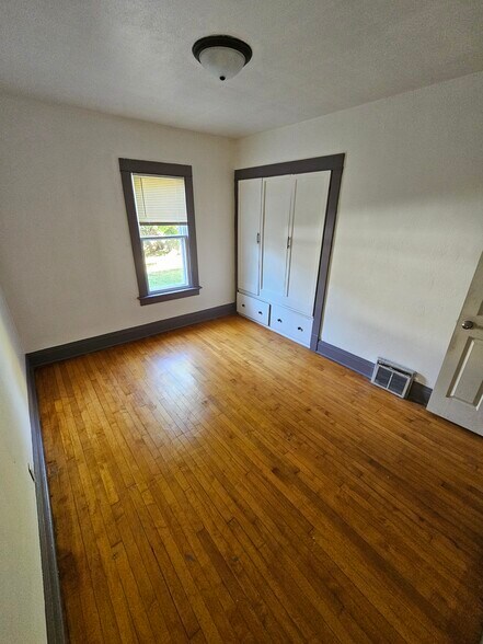 Building Photo - 3736 W Dorothy Pl