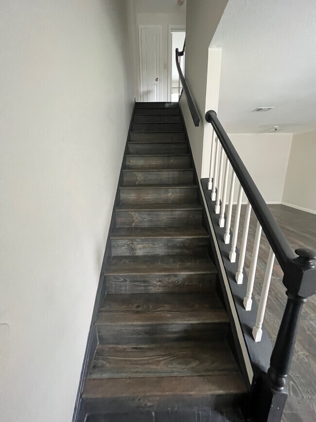 Building Photo - 13536 Embassy Park Ct