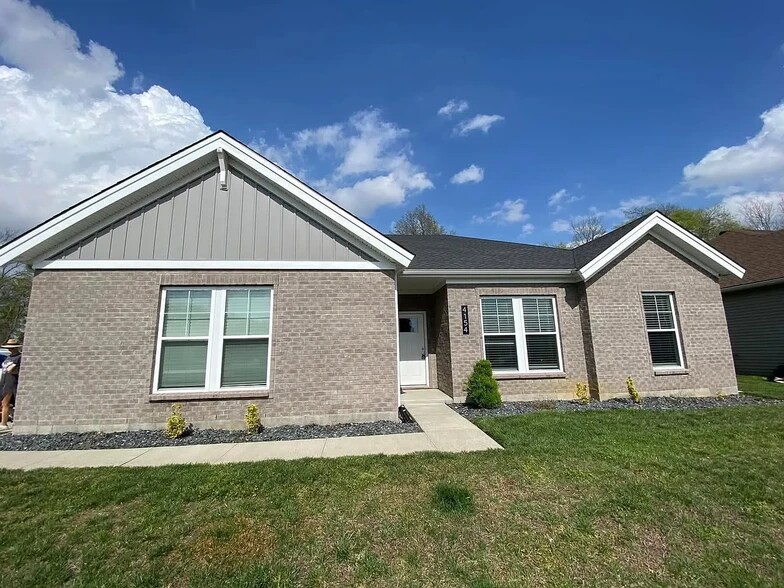 Primary Photo - 4154 Little Bluestem Dr