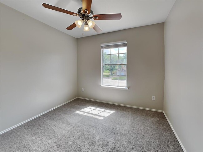 Building Photo - 15810 Murrelet Ct