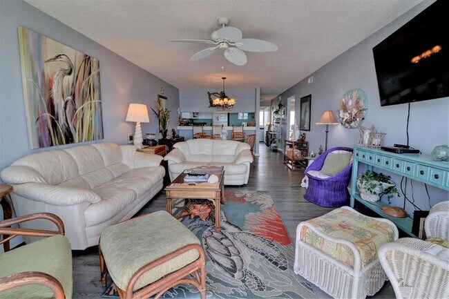 Building Photo - *Off Season Rental* Oceanfront *Queen's Gr...