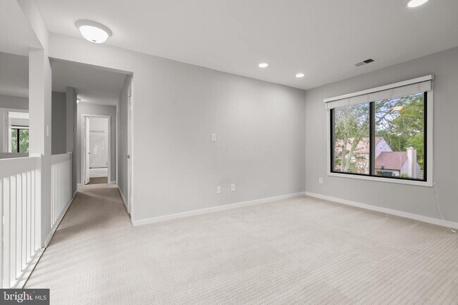 Building Photo - 5 Whitebridge Ct