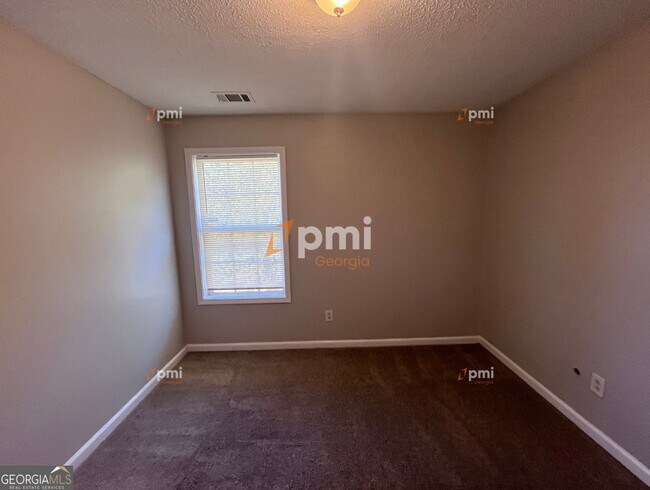 Building Photo - 2015 Ivy Ln
