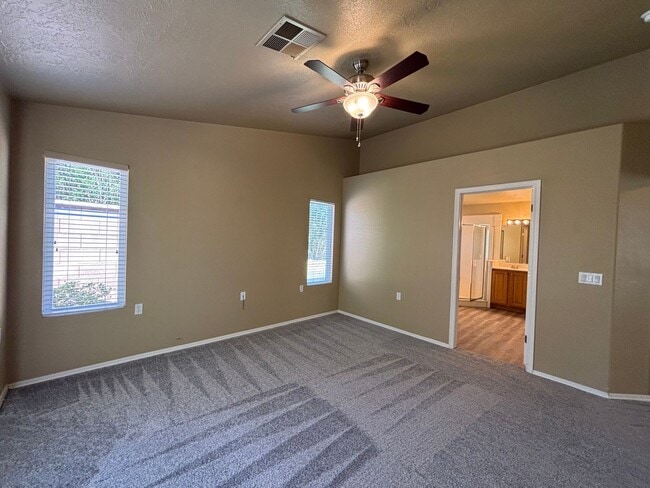 Building Photo - HOME FOR RENT IN SUN RIVER