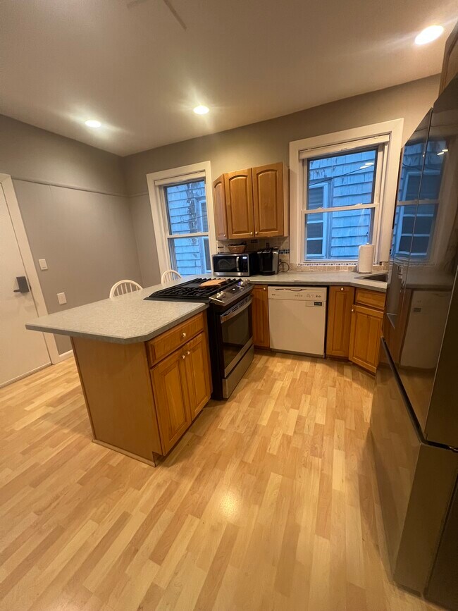 Building Photo - 53 Farragut Rd