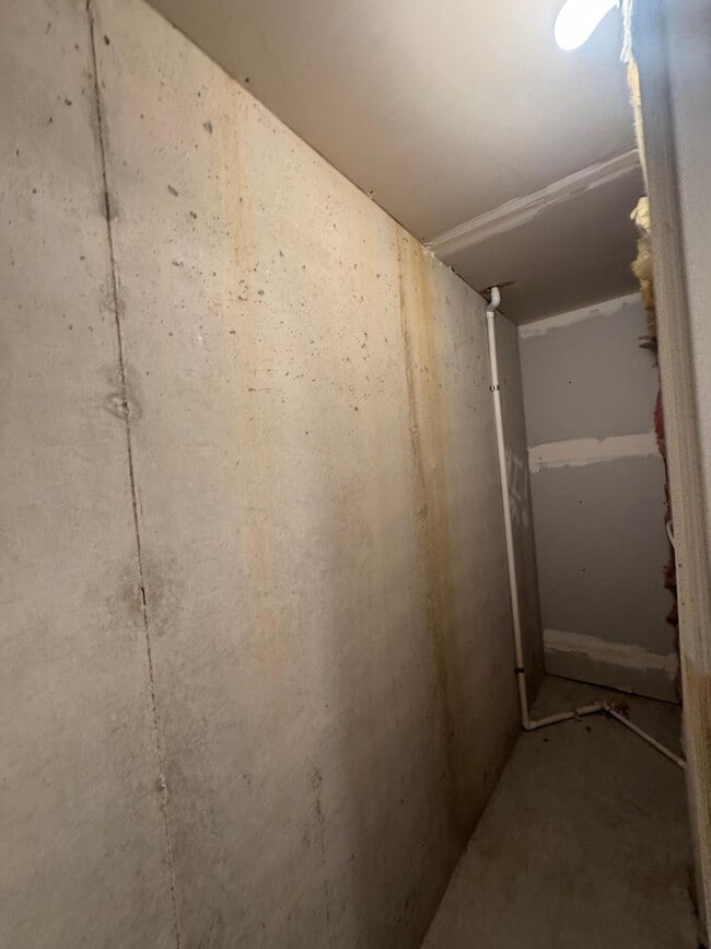 Building Photo - 3410 E St Charles Rd