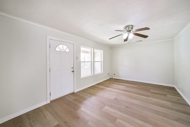 Building Photo - 1510 Tarley St