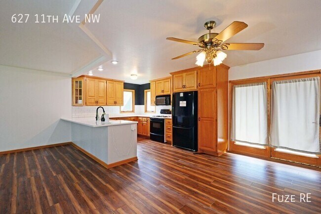 Building Photo - 627 11th Ave NW