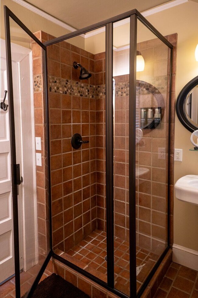 Building Photo - ***Furnished***Charming Historical Home for Lease in Downtown Winston-Salem