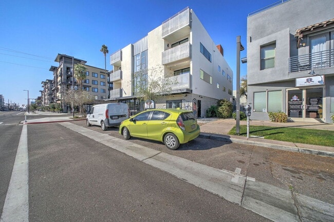 Building Photo - 504 E Roosevelt St