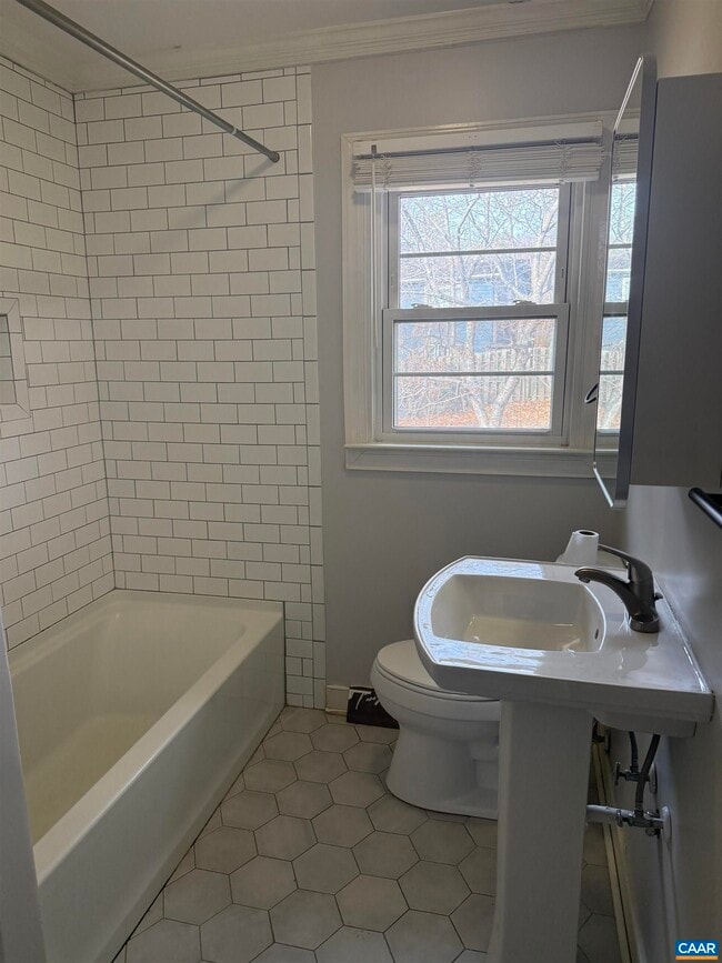 Building Photo - 1244 Holmes Ave