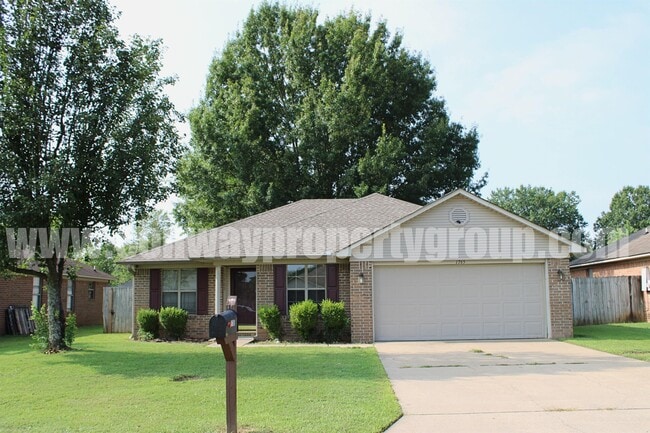 Building Photo - 1765 Longfellow Dr