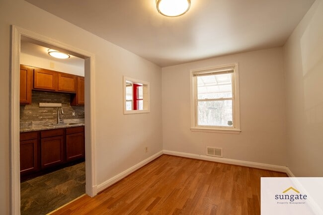 Building Photo - 751 Yale Ave