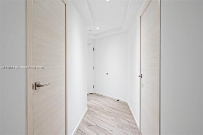 Building Photo - 801 S Miami Ave