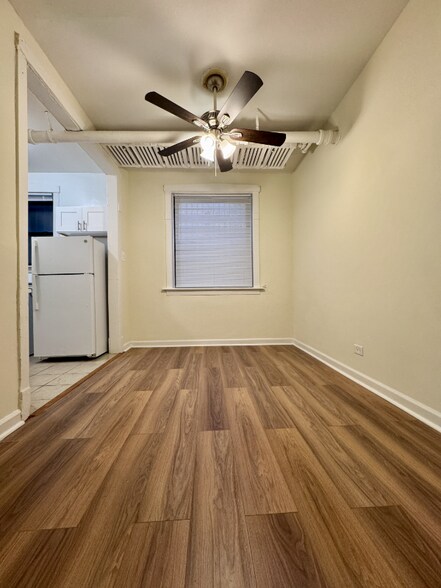 Building Photo - 5054 N Kenmore Ave