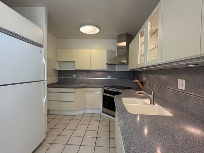 Building Photo - Partly Furnished 2 Bedroom, 2 Bathroom, 2 Parking (Mauna Luan Hawaii Kai)