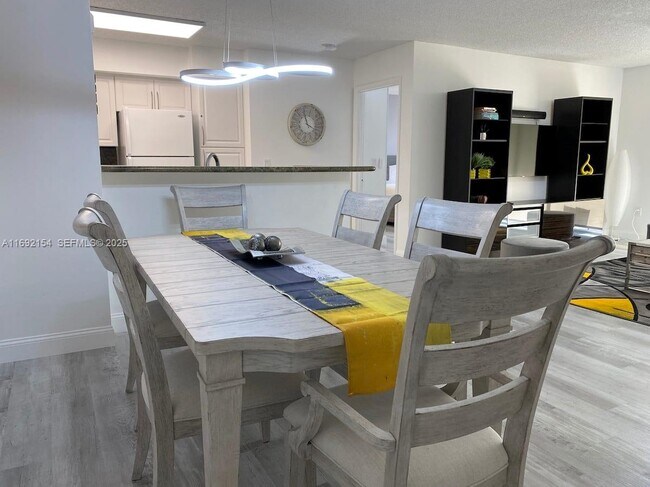 Building Photo - 19999 E Country Club Dr