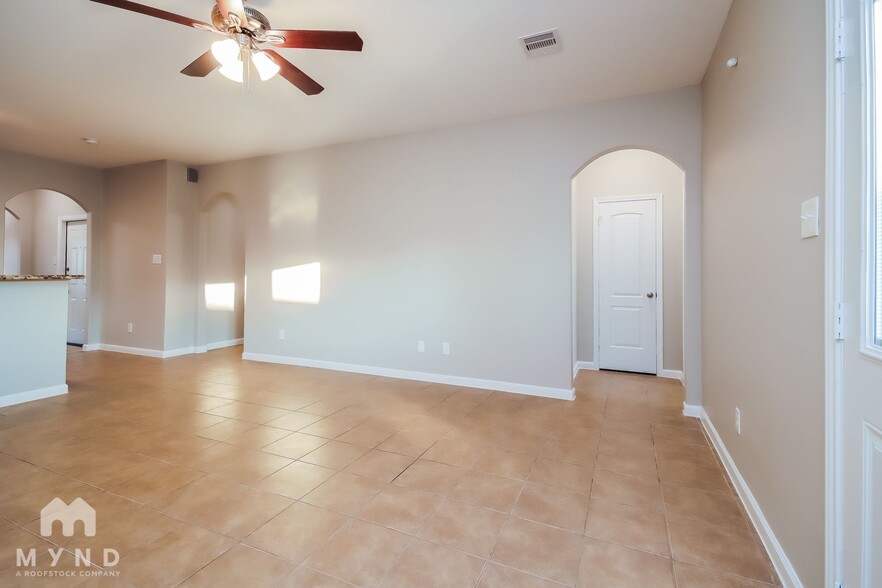 Building Photo - 6510 Pine Tree Dr