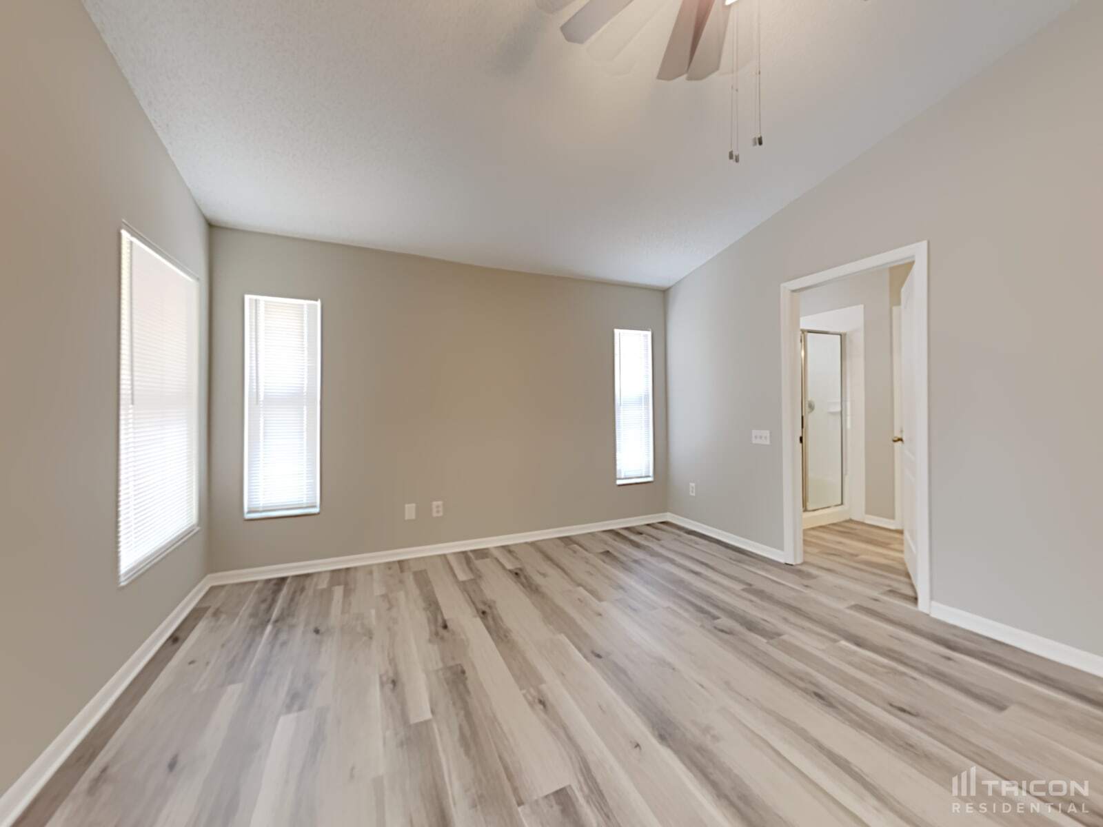 Building Photo - 217 Lakeway Ln