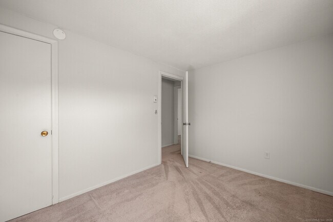 Building Photo - 72 Cinnamon Spring