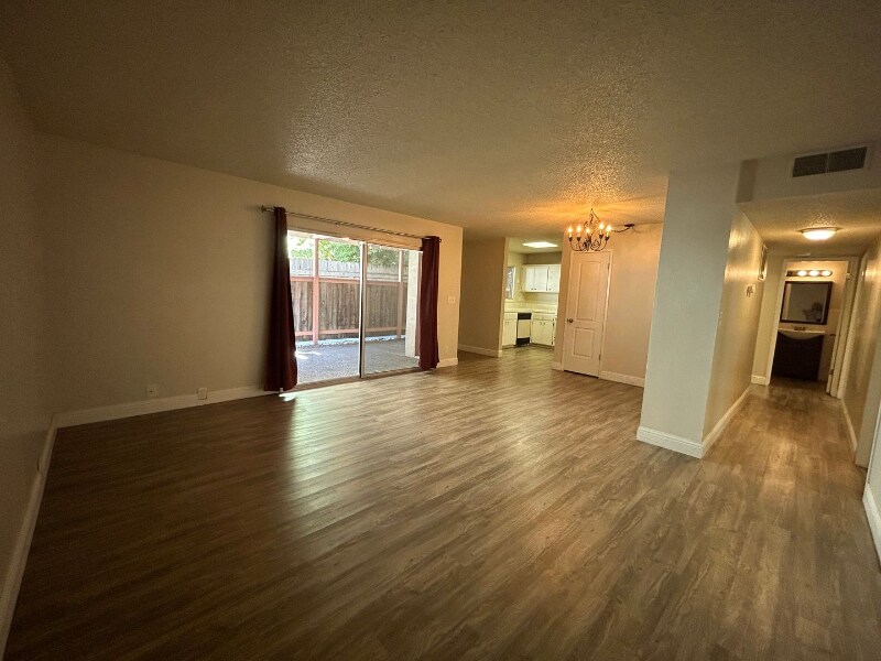 Building Photo - 316 W 4th Ave