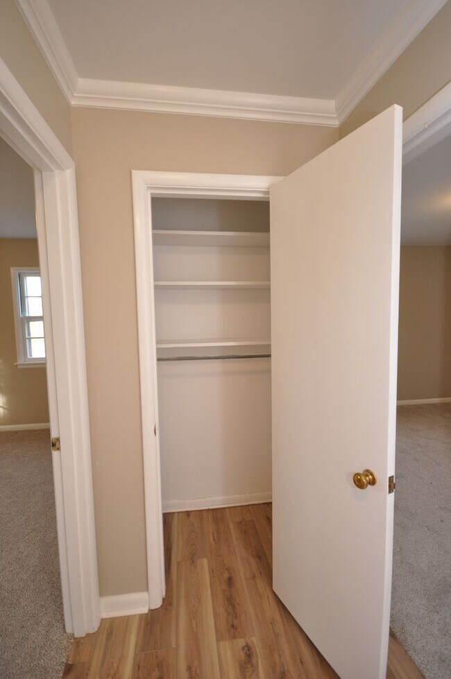 Building Photo - House in Benton City Limits