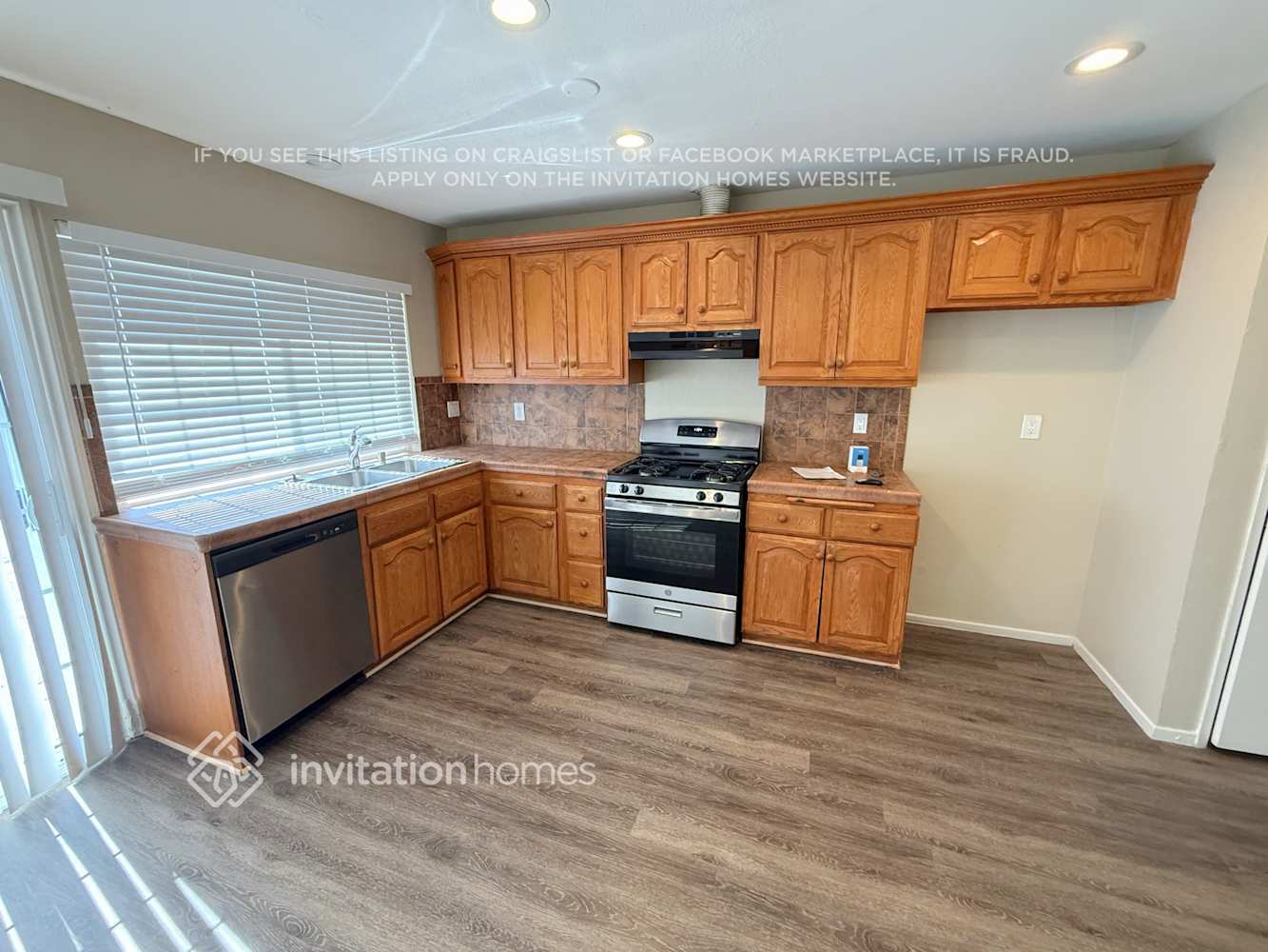 Building Photo - 748 E Turmont St