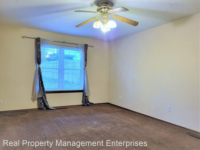 Building Photo - 6 br, 3.5 bath House - 8812 N Kensington Rd
