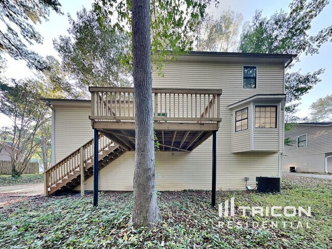 Building Photo - 2379 Moseley Pl SW