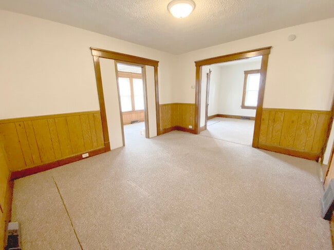 Building Photo - 529 Clarendon Ave NW