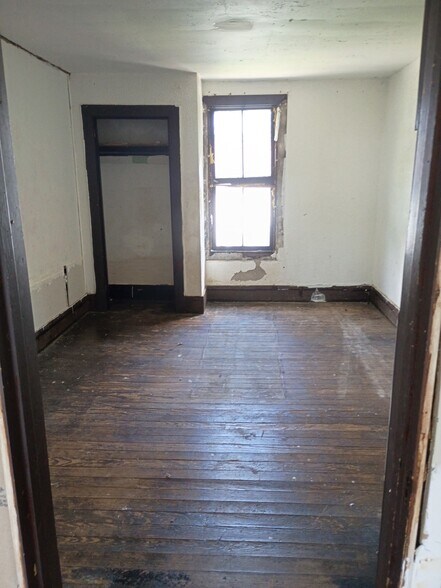 Building Photo - 183 S Mount Vernon Ave