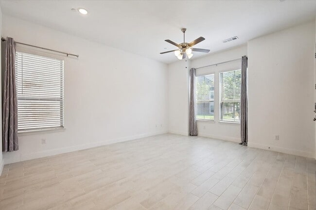Building Photo - 4261 Shavano Dr