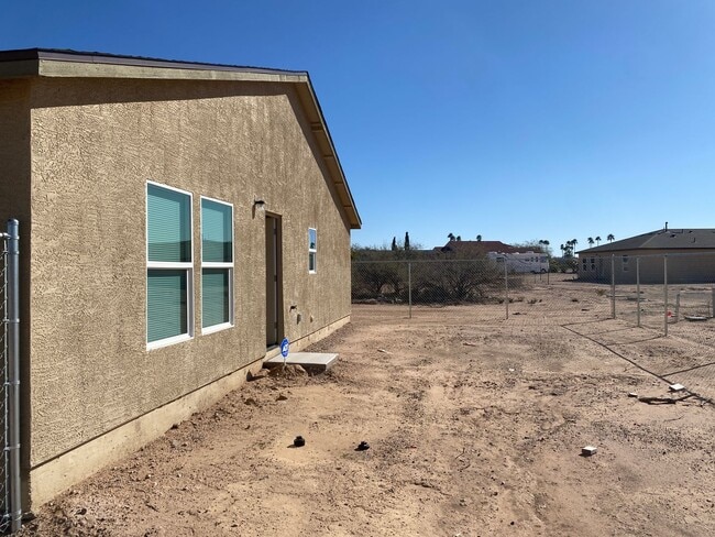 Building Photo - Newer Build 4 Bed/2 Bath In Arizona City