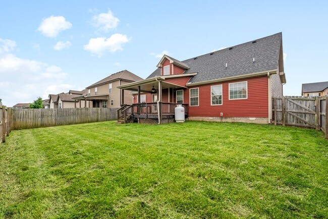 Building Photo - Pet Friendly Three Bedroom with Bonus!