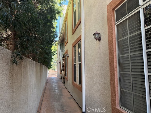 Building Photo - 1450 N Vista St