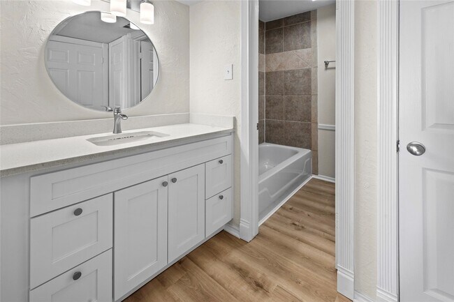 Building Photo - 10574 High Hollows Dr