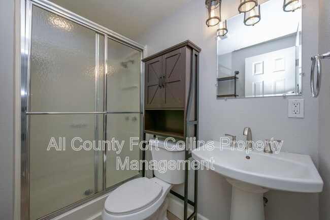 Building Photo - 1204 Baker St