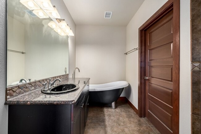 Building Photo - Luxury Furnished Old Town Condo – Modern Elegance in the Heart of Fort Collins