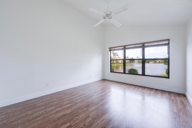 Building Photo - 2843 SW Mariposa Cir