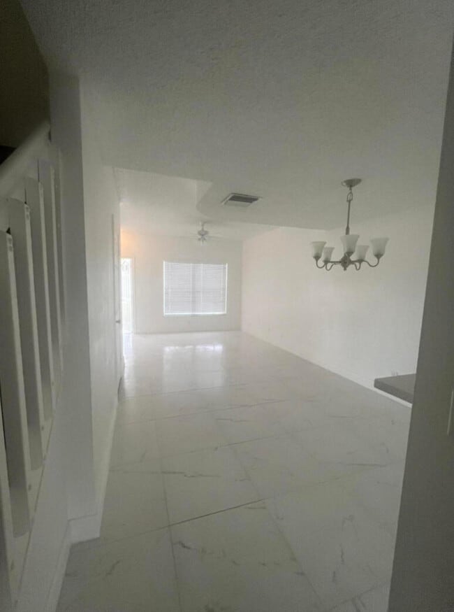 Building Photo - 7870 Dixie Beach Cir