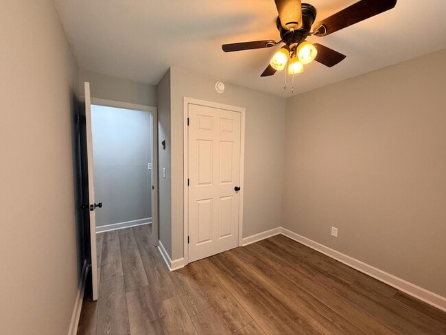 Building Photo - 205 Robert E Lee St