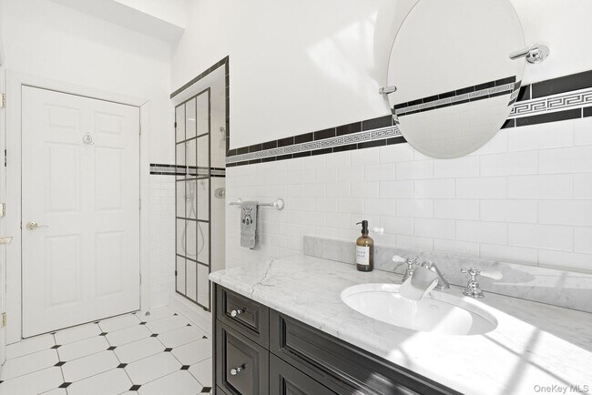 Building Photo - 60 Hillside Ln