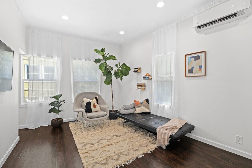 Building Photo - 249 Columbia Pl