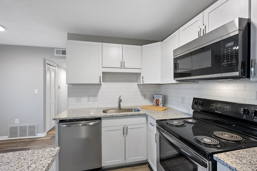 Interior Photo - 8Ninety at Loveland