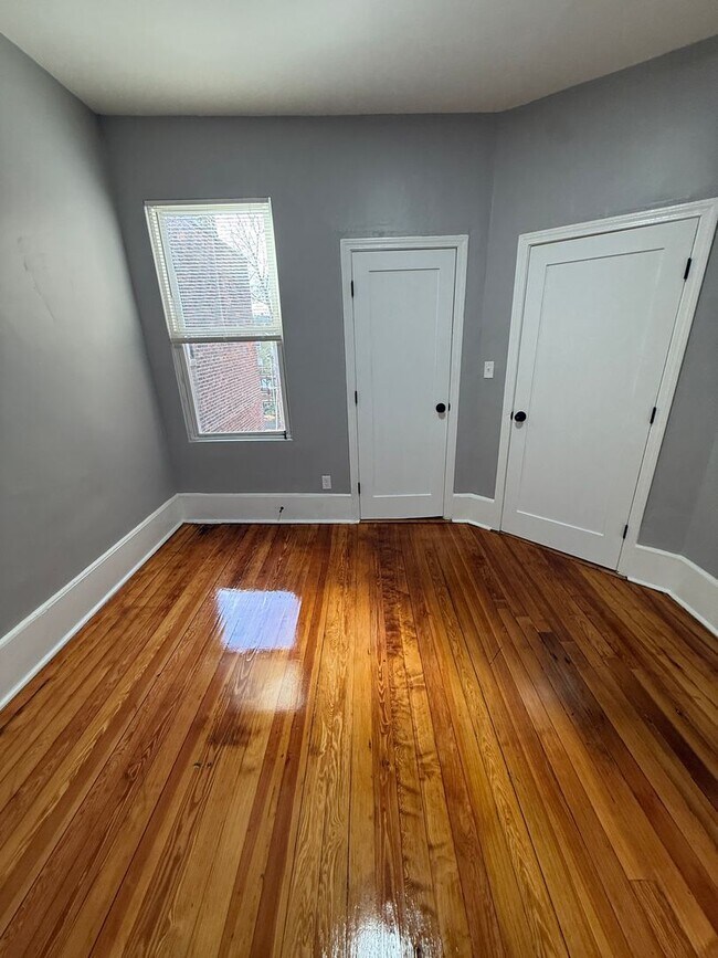 Building Photo - 2mil